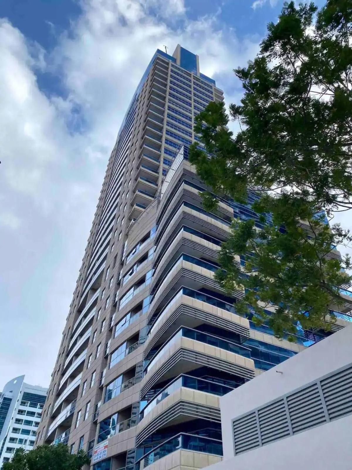 Appartement Near And Metro In Marina Z1003 Dubai
